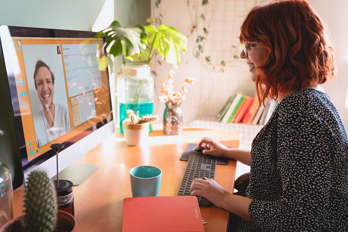 photo of a woman using Optimum fiber internet