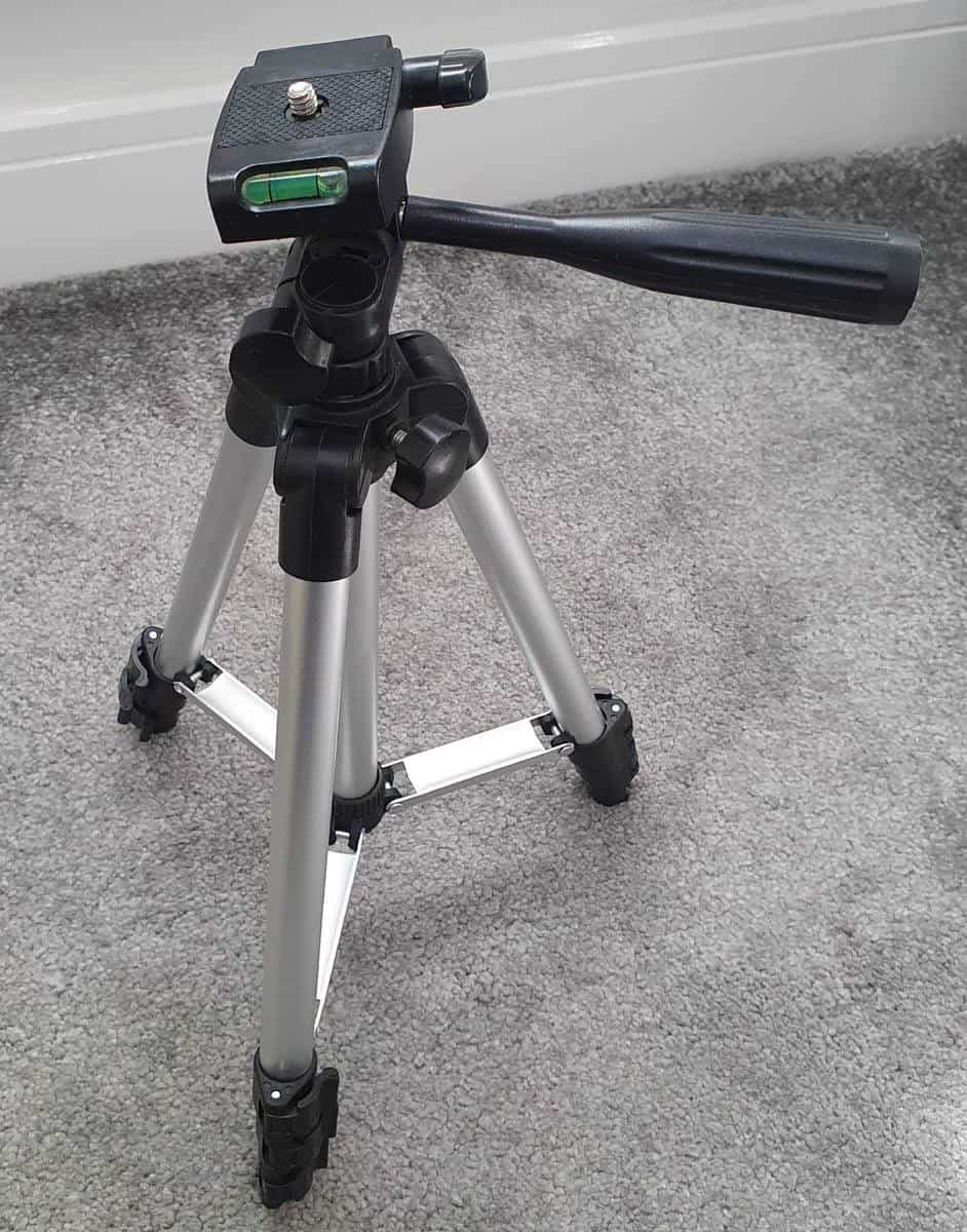 A tripod which can mount a smartphone or DSLR mirrorless camera