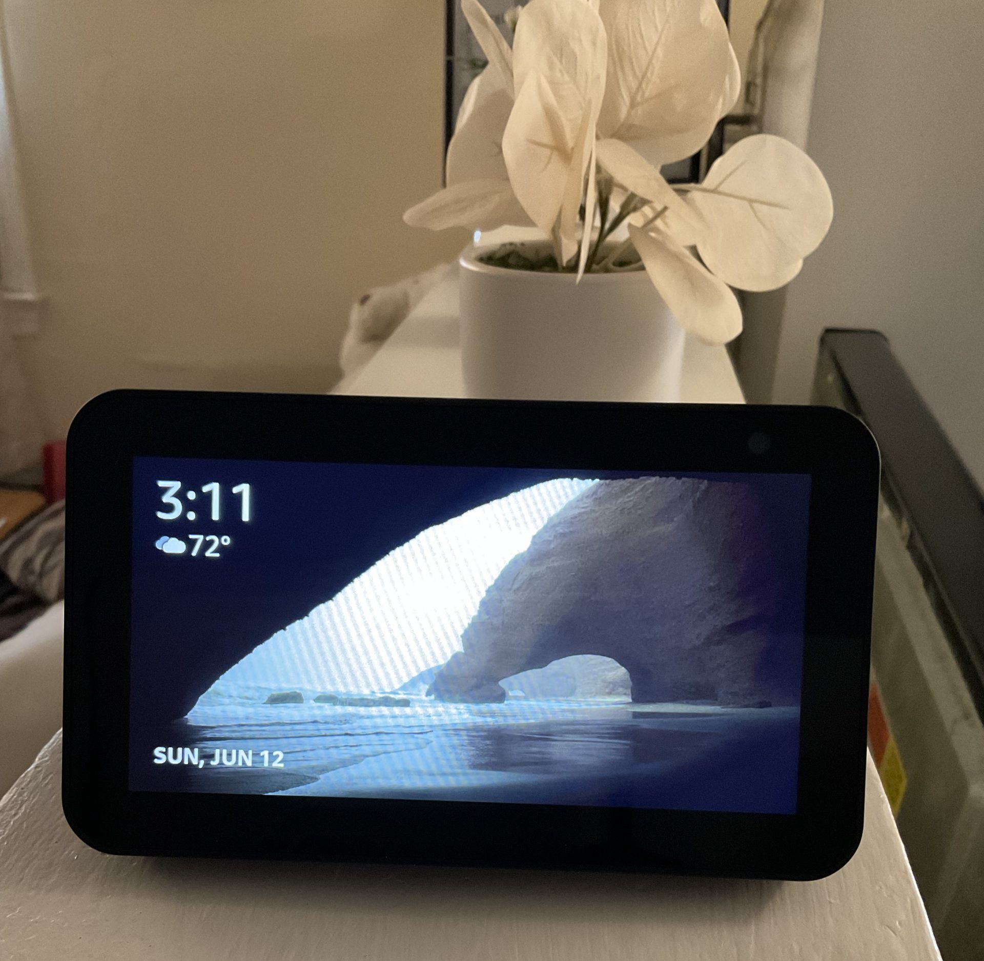 Amazon Echo show displaying the wrong time