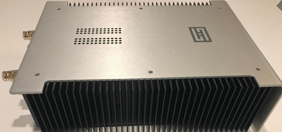 Large metal heatsinks on the left and right panels