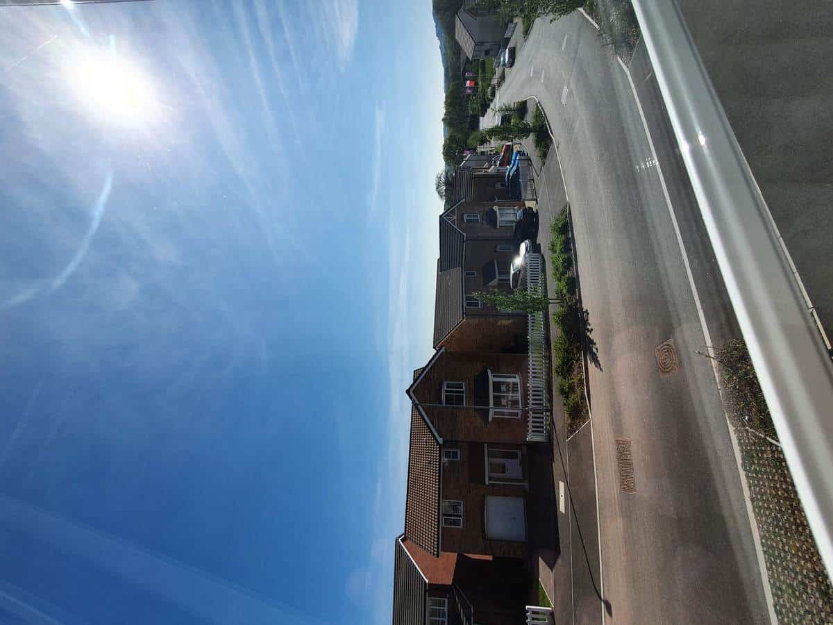 The location of the sun in the sky at 3pm in the UK during spring.