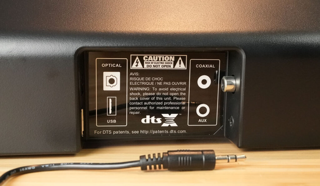 Soundbar inputs with AUX cable