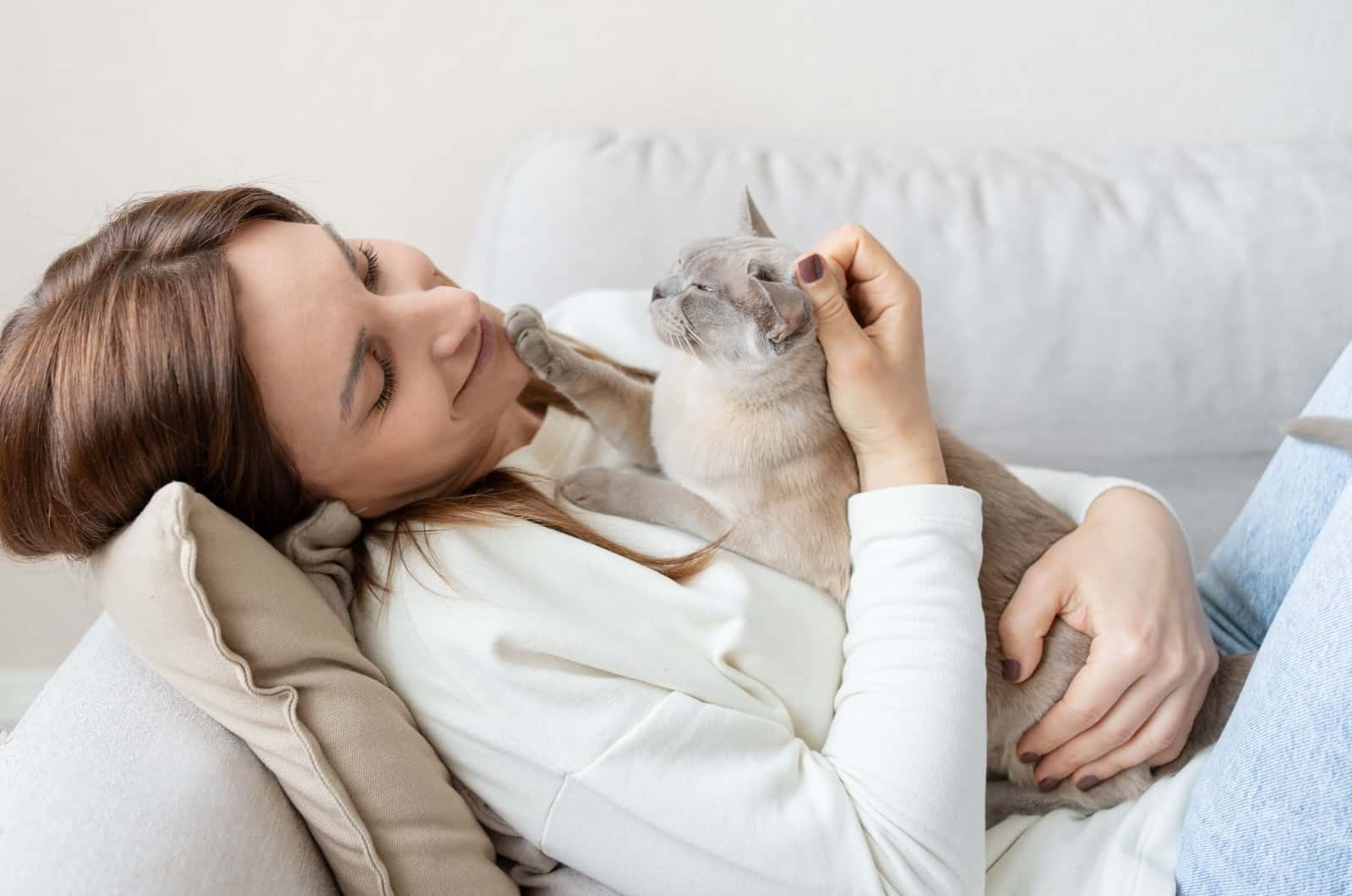 girl cuddling with her cat