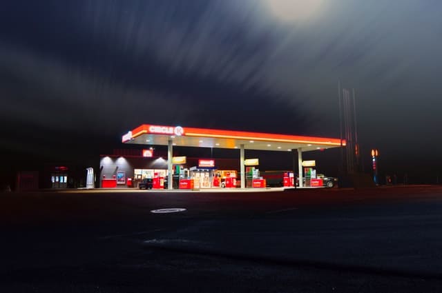 blur-dusk-evening-gas-station-399635