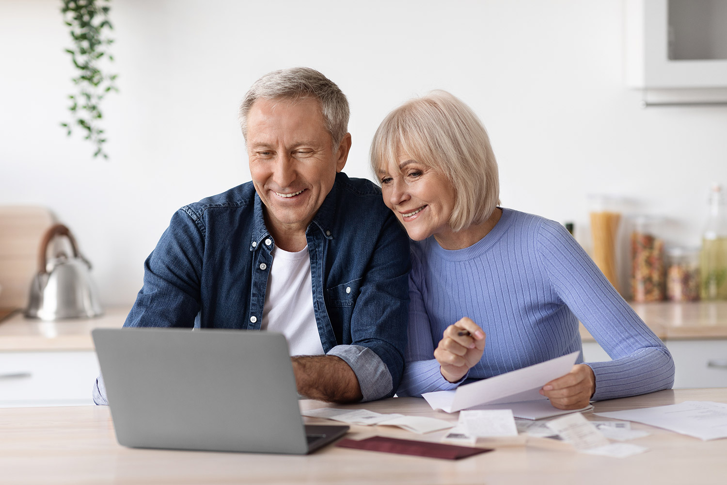 photo of a couple signing up with Hometap